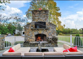 Beautiful Equestrian Estate home w/ Hot Tub!